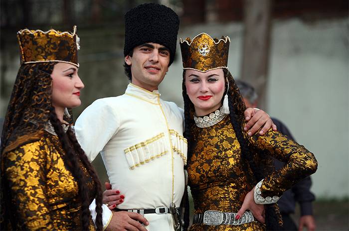 Танцы на абхазском застолье 